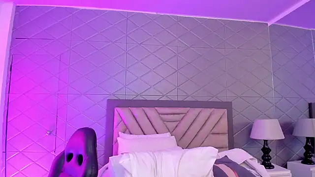 Naomi-Haruno webcam