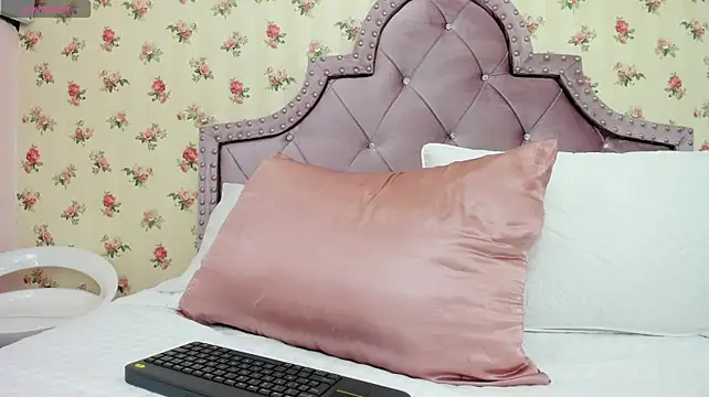 ariana_moon00 live cam on StripChat