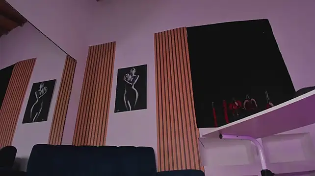 kittymonroe1 live cam on StripChat