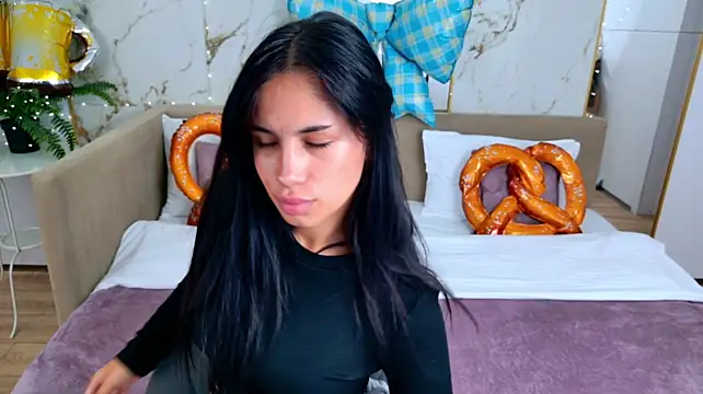 MichelleHeat live cam on StripChat