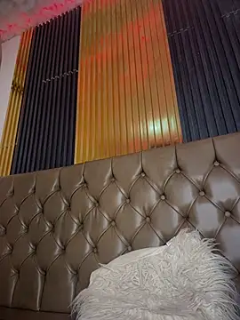 Exotic-girl live sex cam