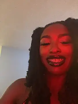 PrincessRayari webcam