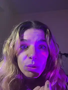 MissGoldieB webcam