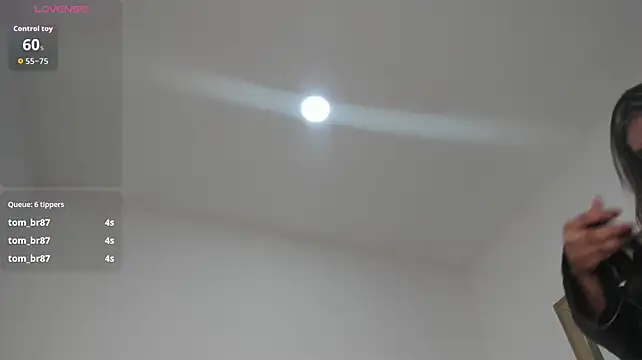 elara_evans webcam