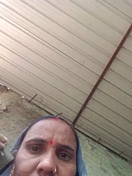 Priya_cutR webcam