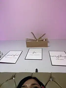 MiaraLove webcam