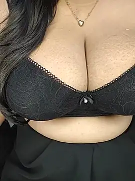 Curvy_Pooja