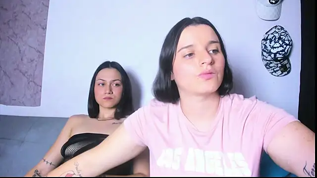 victoria_and_andra