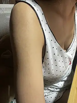Mina048 webcam