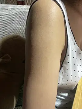 Mina048 webcam