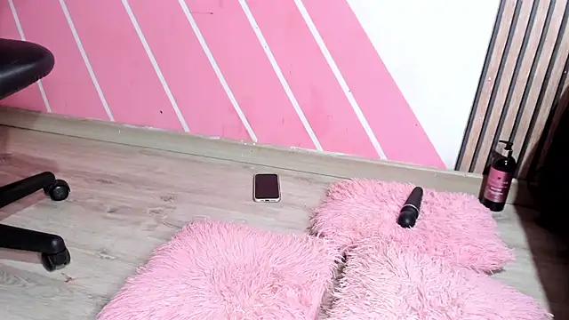 Tyra_pettite