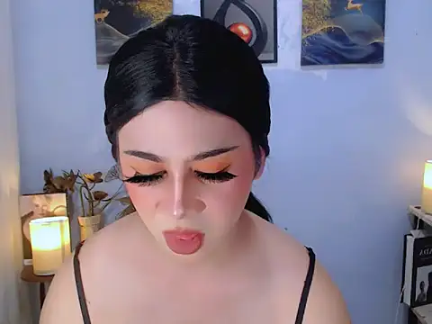 Bini_Red live cam on StripChat