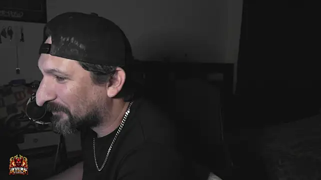 DevilPup75_ webcam
