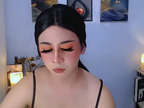 Bini_Red live cam on StripChat