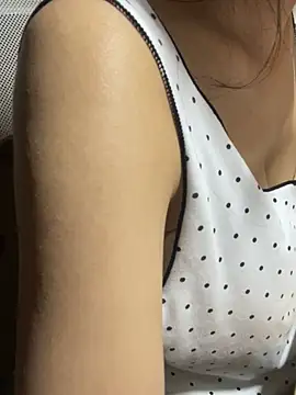 Mina048 webcam