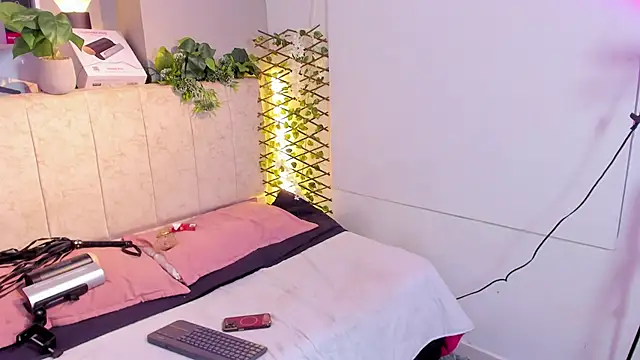 _taylor_black webcam