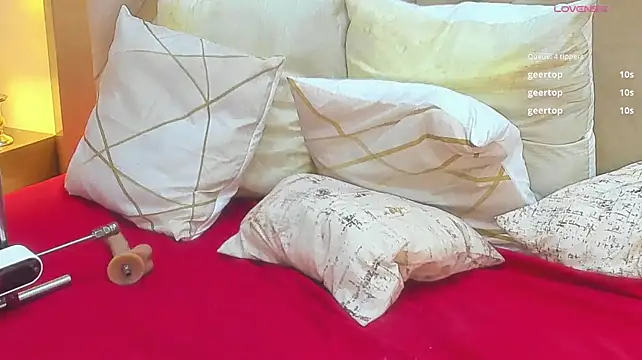 NaomiMoretti webcam