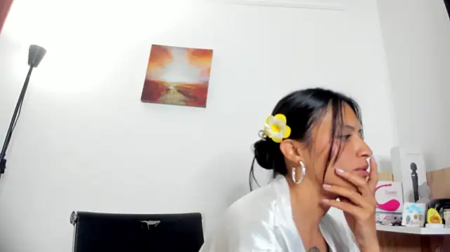 nia__white webcam