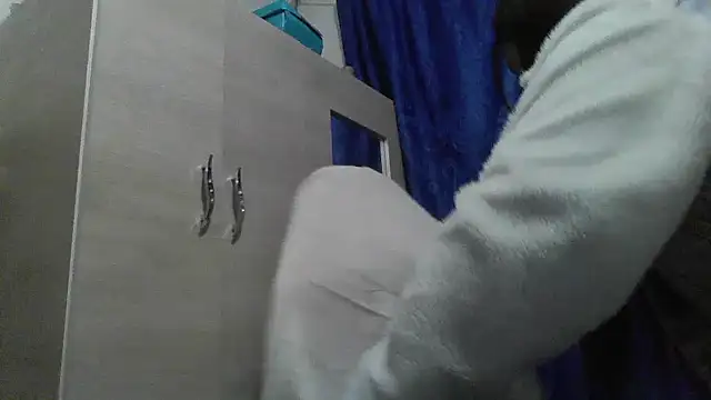 Charis_21 webcam