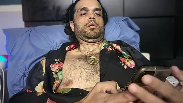 icebergslim281 live cam on StripChat