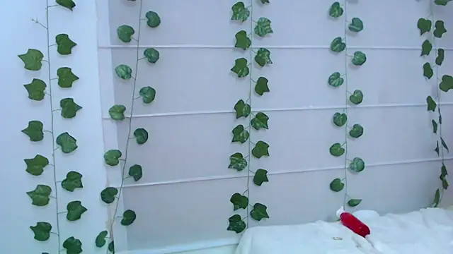 Sarabubbie live sex cam