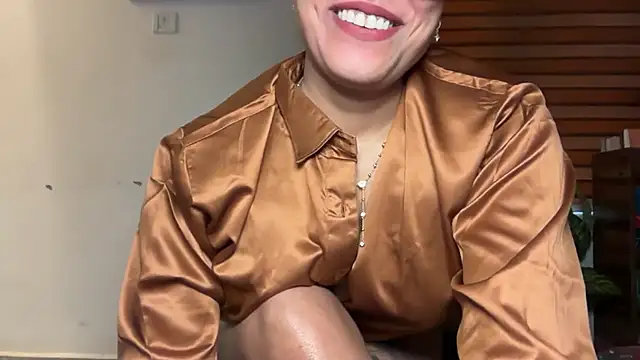 LucytheDevilQueen live sex cam