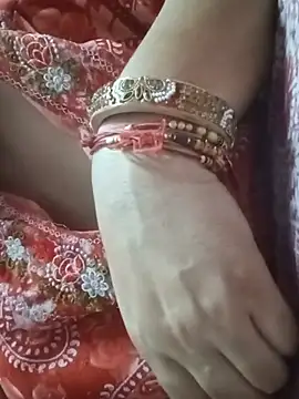 Desi_couple85 webcam