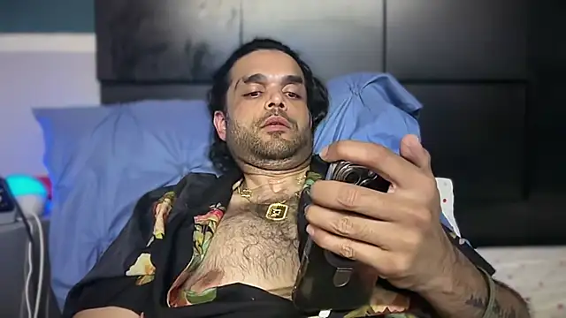 icebergslim281 live cam on StripChat