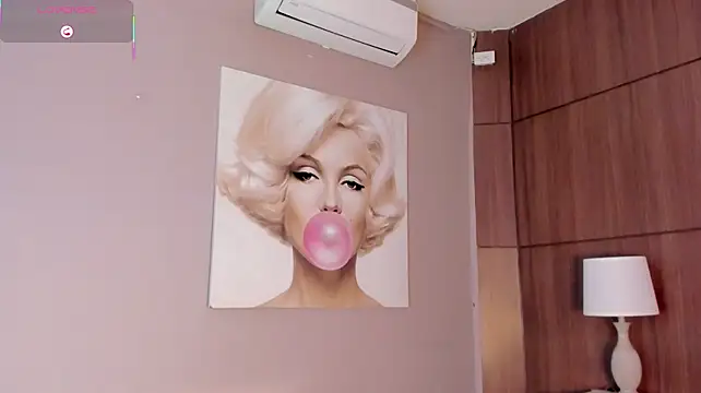 DakotaWangi webcam