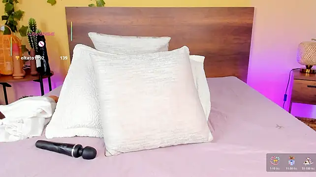 ViolettGomez_93 webcam