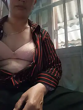 Linda-04 live cam on StripChat