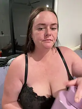 carinabro10 live cam preview