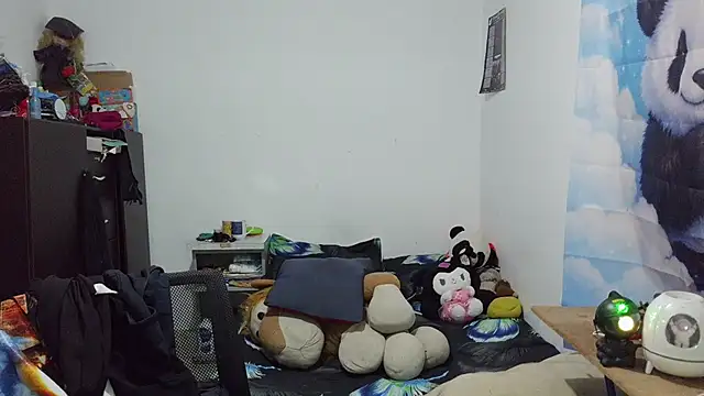 curly_greeneyed webcam