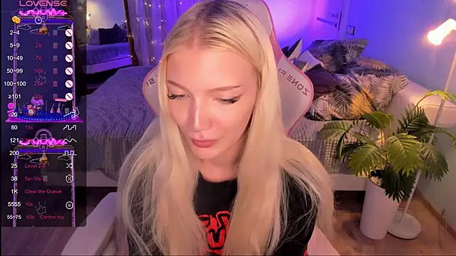 AnyaTaylor_ webcam