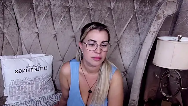 BustyGizelle webcam