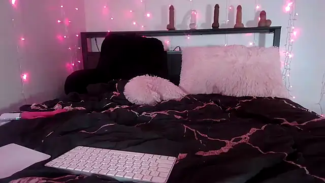 QueenLolaX webcam