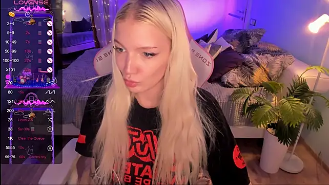 AnyaTaylor_ webcam