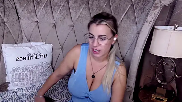 BustyGizelle webcam