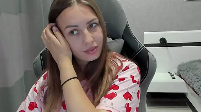 Mia_shy1 webcam