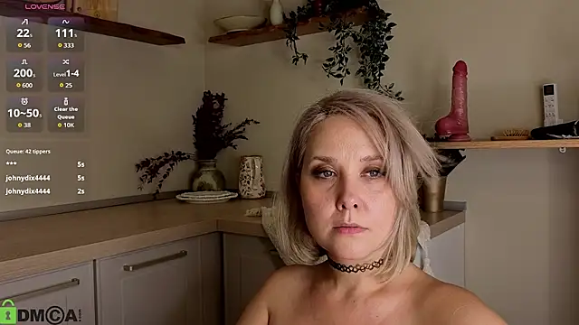Nikki_Mi1k webcam