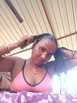 Priya_cutR webcam