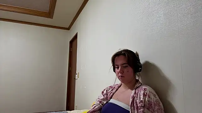 AmieOkuniewski webcam