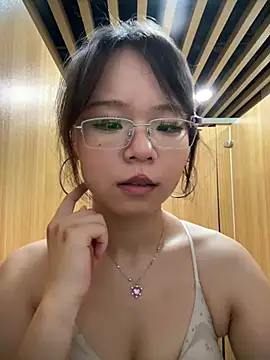 niannian-999 live cam on StripChat