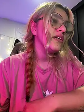 Sophia_Weest99 webcam