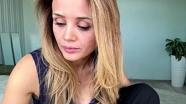 SayraPie live cam on StripChat