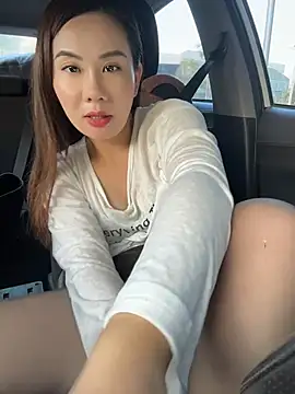 Yioyio-666 live cam on StripChat