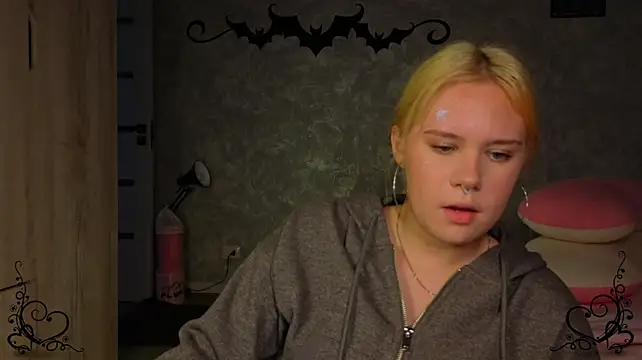 Mia_Luw webcam