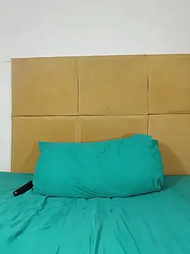 HugeTitisxx webcam