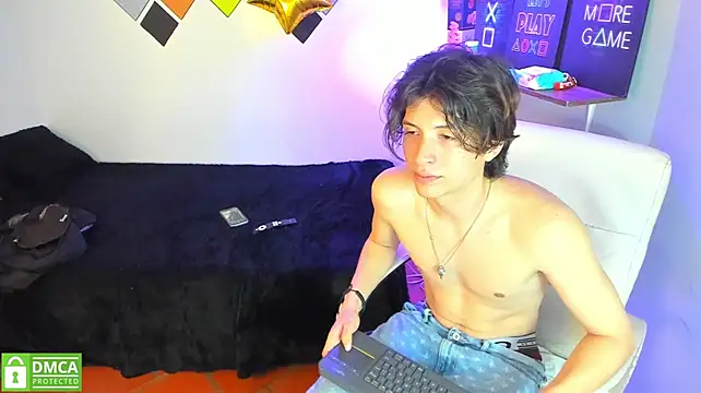 Marcoviolet live cam on StripChat