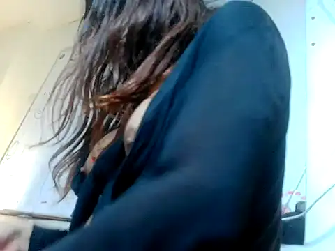 Karlitah live cam on StripChat